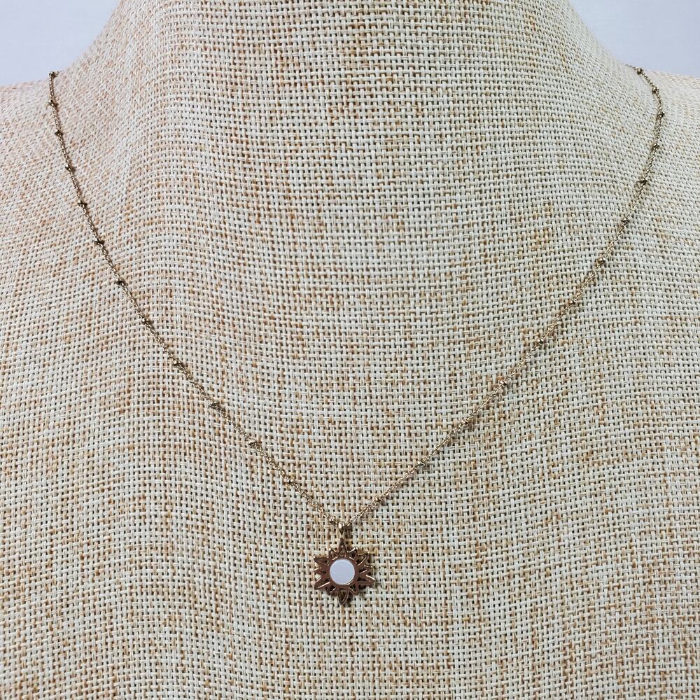 Vintage Sun Necklace Mother of Pearl on Gold Tone UNMARKED Chain 18 Inch